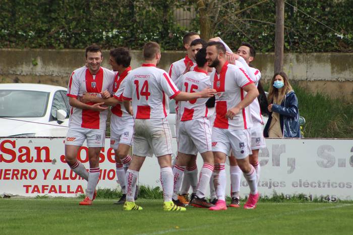 Doneztebek etxean berdindu eta Baztanek Agoitzen galdu egin dute denboraldiko lehen futbol partidan