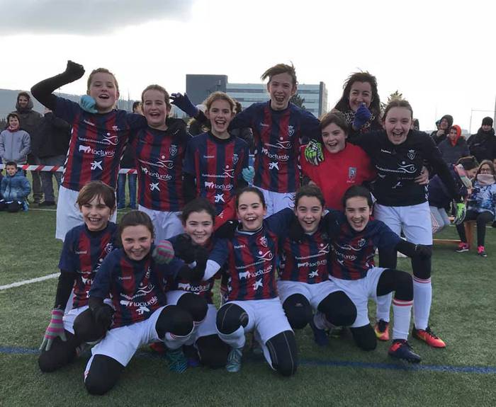 Doneztebeko San Miguel ikastetxeko neskek irabazi dute Nafarroako eskolen arteko futbol txapelketa