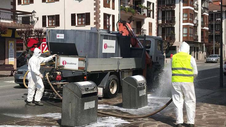 Baztango hondakin bilketa guneak desinfekatzen ari dira