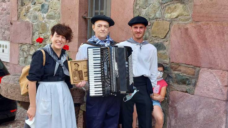 Miguel Iparragirre akordeoilaria omendu du Baztandarren Biltzarra elkarteak