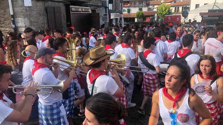 [ARGAZKIAK]: Giro ederrean ospatu dute lesakarrek peñen eguna