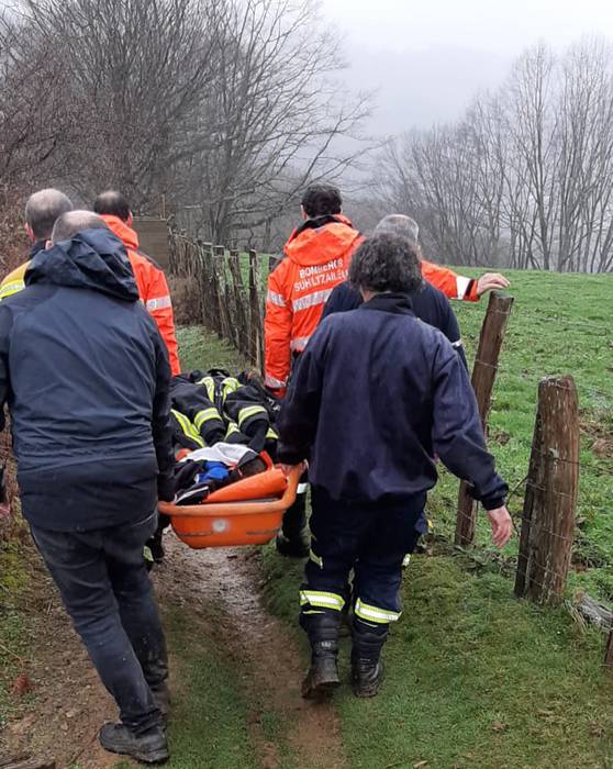 GR11 ibilbidean zebilen txirrindularia erreskatatu dute suhiltzaileek Orabideko inguruetan