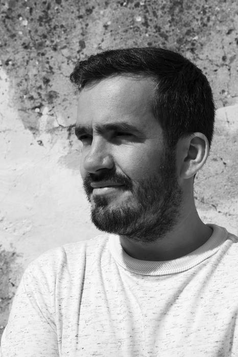 'Meridianos de tierra' liburua argitaratu du Hasier Larretxea arraioztarrak