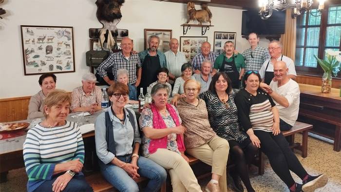 Berako San Jose egoitzako boluntarioek otordua egin dute