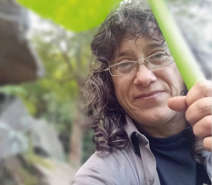 «Merkatuko Plazako giroa erakutsi nahi izan dugu muralean»