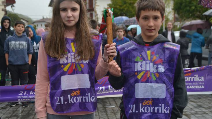 Korrika Ttikian atera dira Berako ikastetxeetako ikasleak ere
