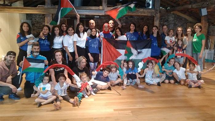 Palestinako errefuxiatuen saskibaloi taldea Beran izan da