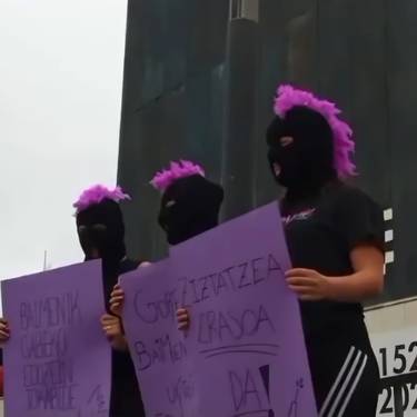Baztandarren Biltzarra eta Elizondoko bestei begira, brigada moreen bilkura irekia