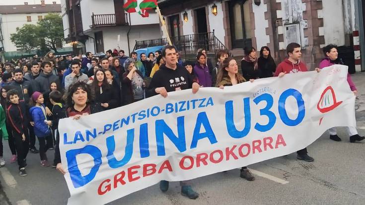 Jendetza bildu da Donezteben egin duten manifestazioan
