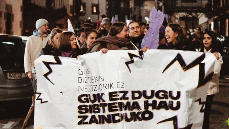 Leitzarrak ere kalera atera dira emakumeen egunean