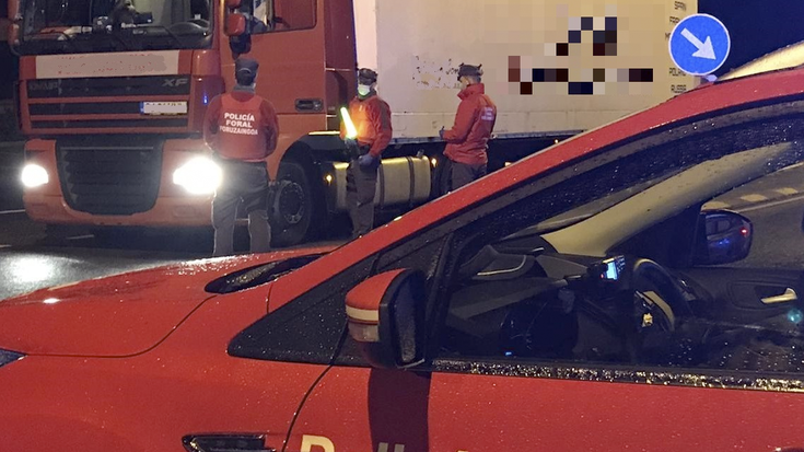 Baimendu gabeko joan-etorriengatik hiru atxilotu eta 26 salaketa N-121-A errepidean