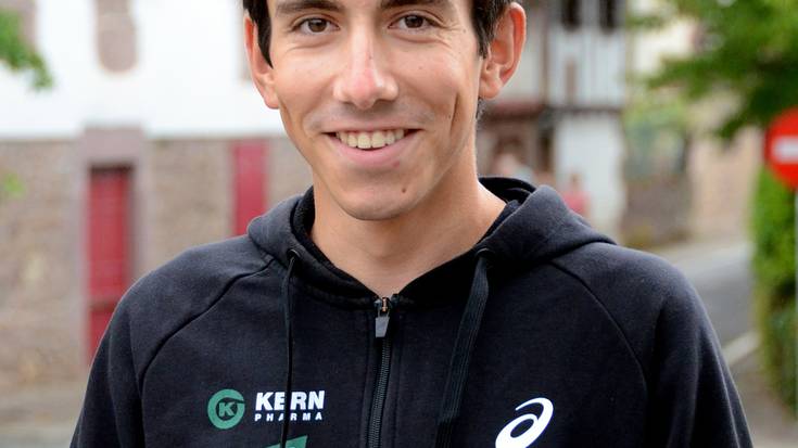 Diego uriarte Belzunegi txirrindulariarekin elean