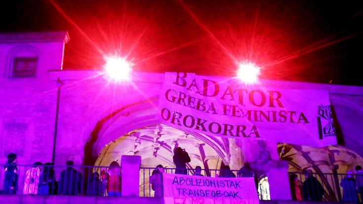 Zaintza guztion ardura dela aldarrikatzeko greba eginen du mugimendu feministak udazkenean