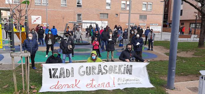Torreak 'Izadi gurasoekin etxera' plataformarekin bat eginez elkartasun hitzordua antolatu du larunbaterako
