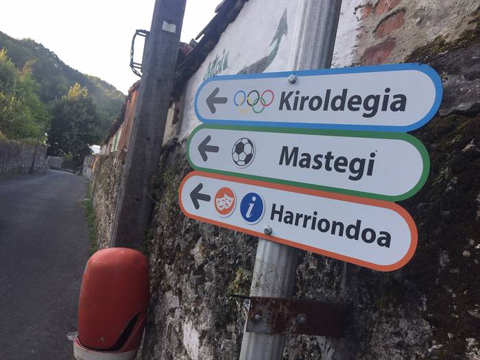 Seinale berriak paratu dituzte Lesakako bidegurutzetan