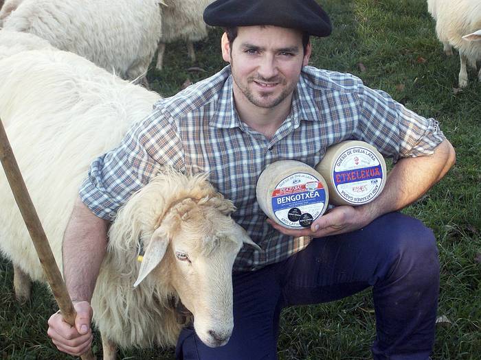 Urdazubiko Bengotxea Idiazabal izendapeneko ardi gasna saritu dute Oviedon egin duten World Cheese Awards Munduko Txapelketan