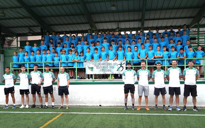 Ehun mutiko ari dira Erriberako futbol Eskolaren Lesakako campusaren lehen txandan