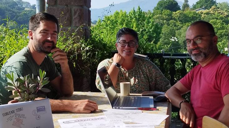 «Herriko historia eta ondarea ezagutzeko parada ematen duen jokoa da Saran Astia»