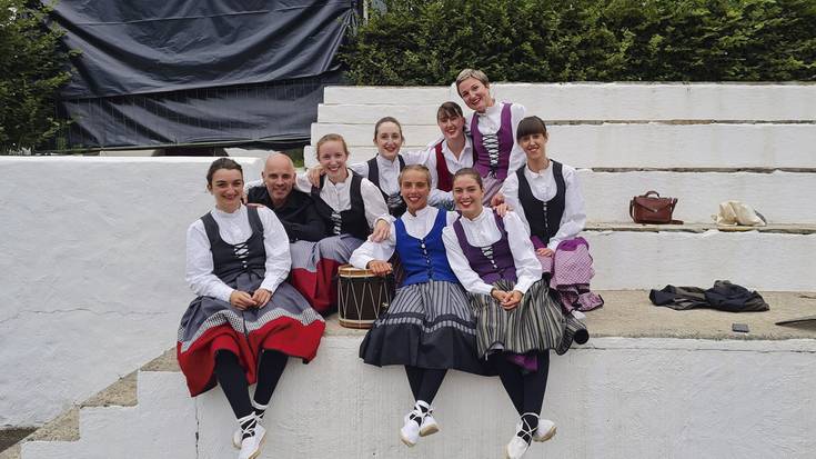 Zazpiak Bat dantza taldeak ikusgarria eskainiko du uztailaren 1ean Sarako plazan