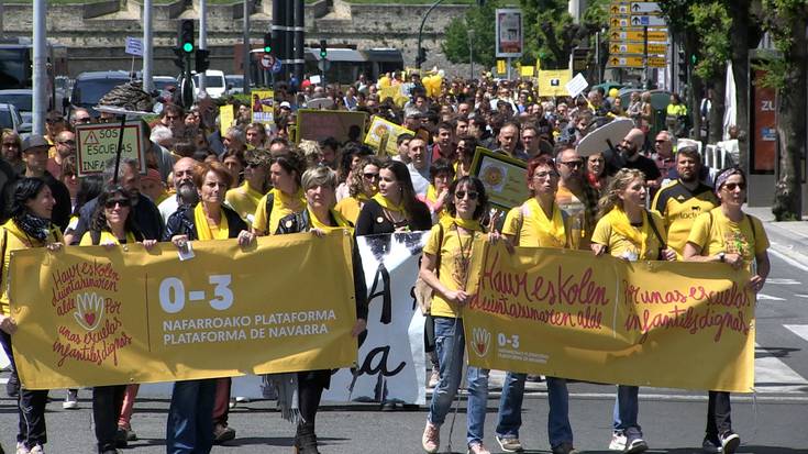 Ehunka lagun elkartu ziren larunbatean Iruñean haur eskolen alde egindako manifestazioan