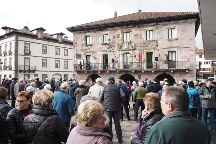 Elizondoko San Antongo zozketako zenbaki saridunak atera dituzte aurten ere