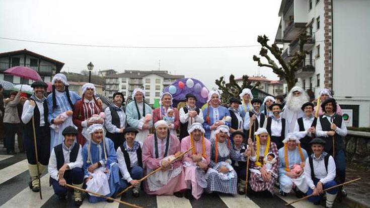 Inude eta artzai beteranoak ere atera dira inauterietan 