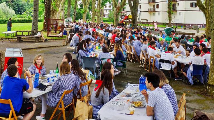 Jende pilaketak sor ditzaketen ekimenak ez antolatzea eta ez sustatzea erabaki dute Doneztebeko Udalak eta hainbat eragilek