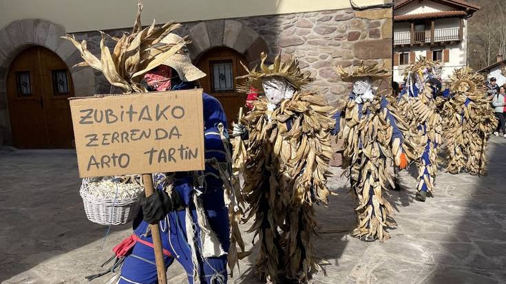 [ARGAZKIAK] Umorea, besta eta aldarrikapena nagusi Iturengo, Zubietako eta Aurtizko karrozetan