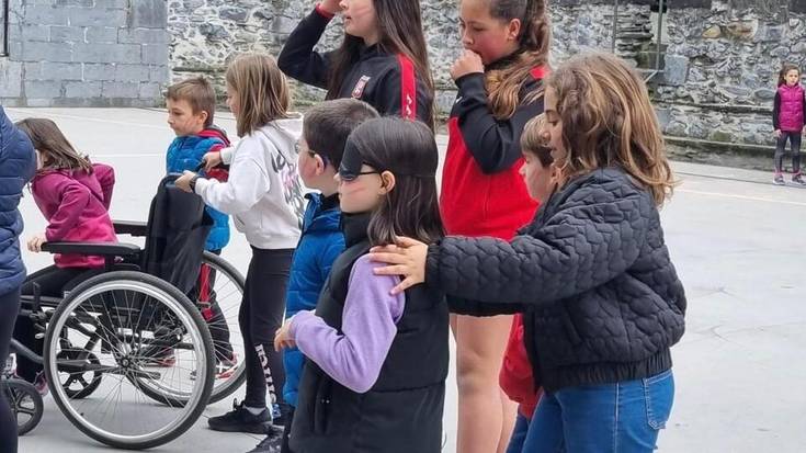 Besteen azalean jarri eta aniztasun ariketa egin dute Leitzan