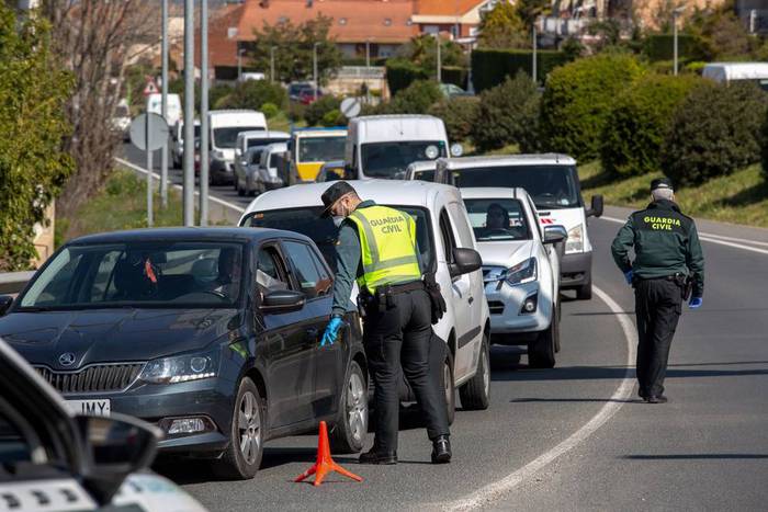 Etxalarren bizi den gizonezko bat atxilotu dute orain dela bi urte Frantzian ebatsitako auto batean zihoalako
