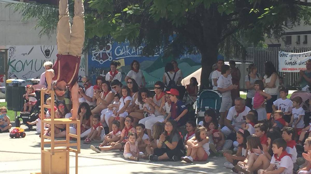 Gaztetxoak sanferminetako azken egunaz gozatzen ari dira