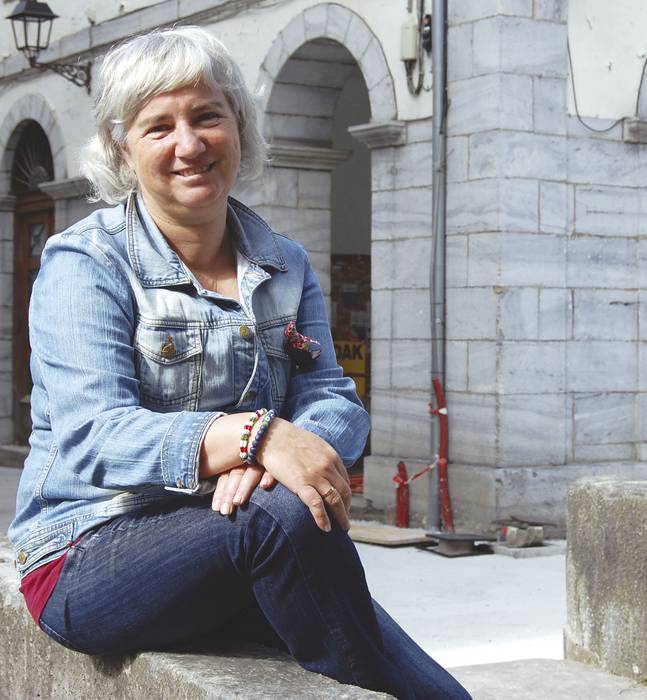 «Alzheimerra memoriaren galera baino gehiago da»
