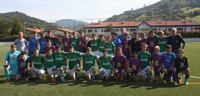 Beti Gaztek eta Gure Txokoak kadete mailako futbol derbia jokatuko dute ortzirale arratsaldean