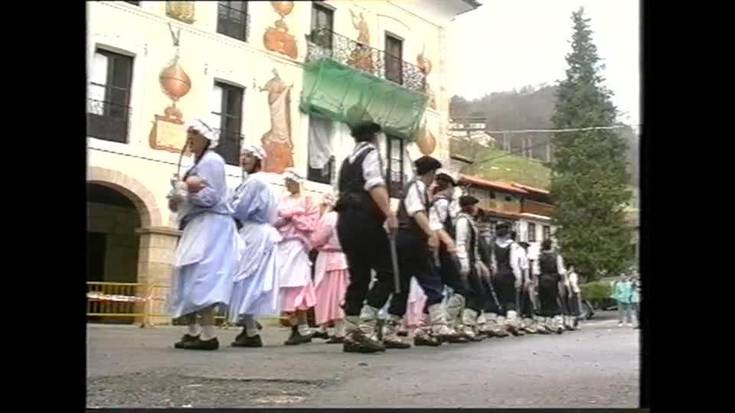 Berako iñude eta artzainen konpartsa 2002ko inauterietan