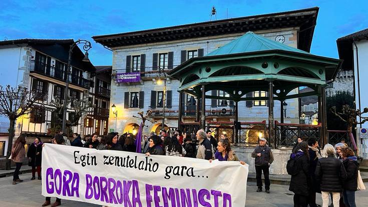 Lehen aldiz zakozahar eta olentzerorekin atera ziren emakumeen testigantza bildu dute Lesakan