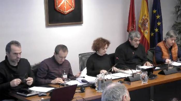 Basozainen bulegoa itxi izana salatu dute Aranoko, Aresoko, Goizuetako eta Leitzako alkateek Nafarroako Parlamentuan