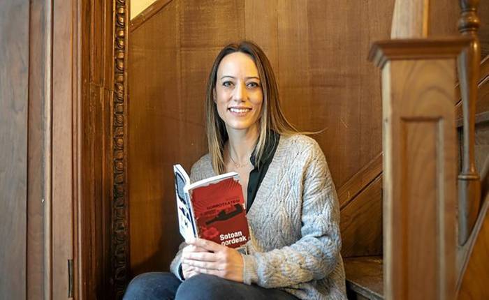 'Sotoan gordeak' nobela beltzaren zozketa martxan paratu du Baztango Euskara Zerbitzuak