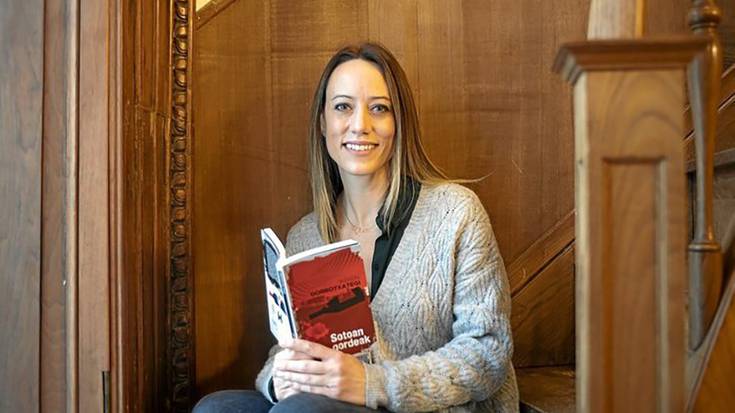 'Sotoan gordeak' nobela beltzaren zozketa martxan paratu du Baztango Euskara Zerbitzuak