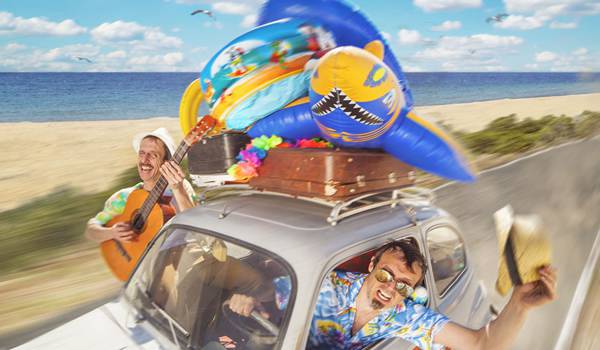 Leitzan 'Amico on the beach' antzezlanaren beste emanaldi bat antolatzeko aukera aztertuko dute