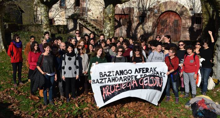 Elikadura burujabetza, feminismoa eta defentsa hizketagai izan dituzte igandean Baztanen