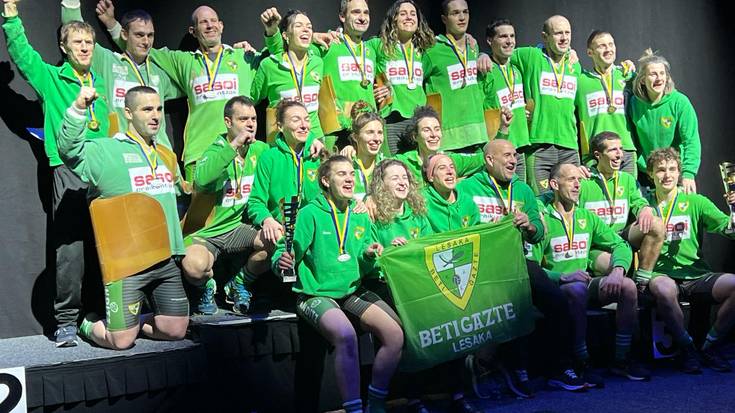 Urrezko bertze bi dominekin borobildu du Beti Gaztek munduko klub arteko sokatira txapelketa bikaina