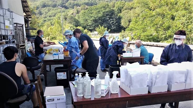 Oraingoz 3 positibo Funverako langileei egin dizkieten PCR probetan