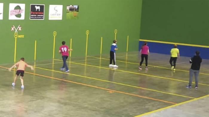 Pilota eskolan apuntatzeko epea ireki du Leitzako Aurrera elkarteak