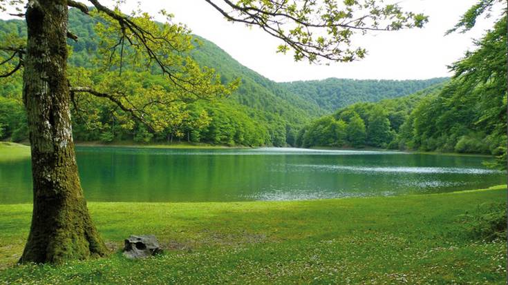 Bisitarientzat itxita segitzen du Leurtzako natur guneak