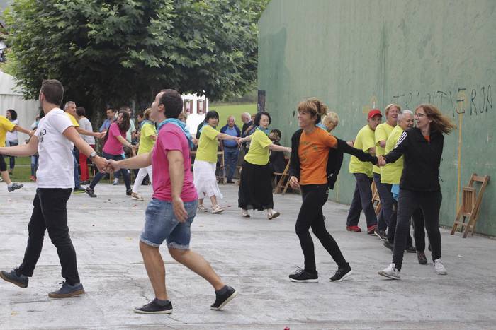 Aresoko festen antolaketa bertan behera uztea erabaki dute