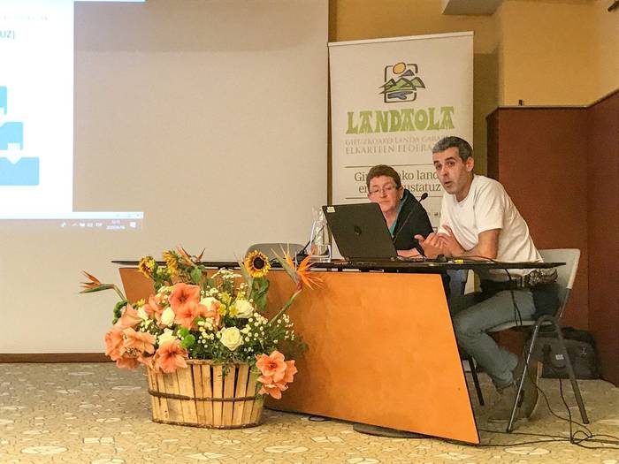 Gotzone Sestorainek eta Markel Azkargortak Leitza Kontsumituz proiektua aurkeztu dute