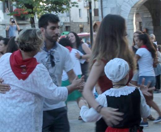'Zuk aukeratu, zuk dantza egin' lehiaketa abian da Goizuetan eta Aranon