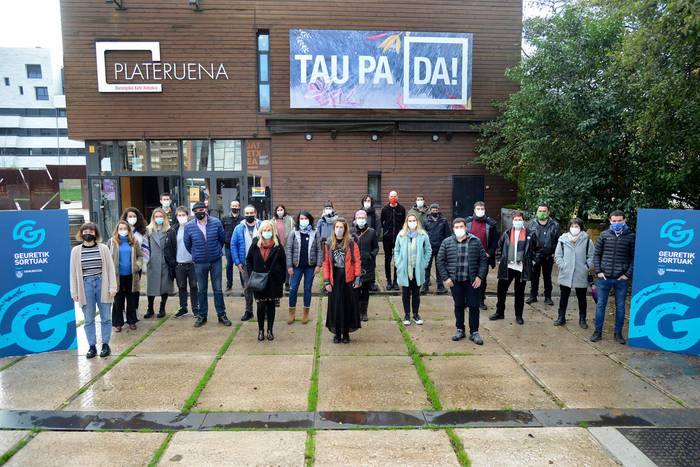 Literatur lanak, film laburrak eta antzezlanak sortzen laguntzeko egonaldiak Beran, Lesakan eta Leitzan