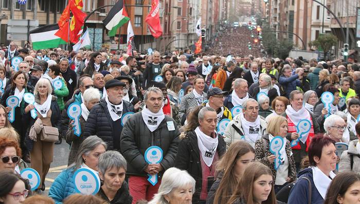 Aurten ere autobusak antolatu dituzte larunbatean Bilbon eginen den manifestaziora joateko