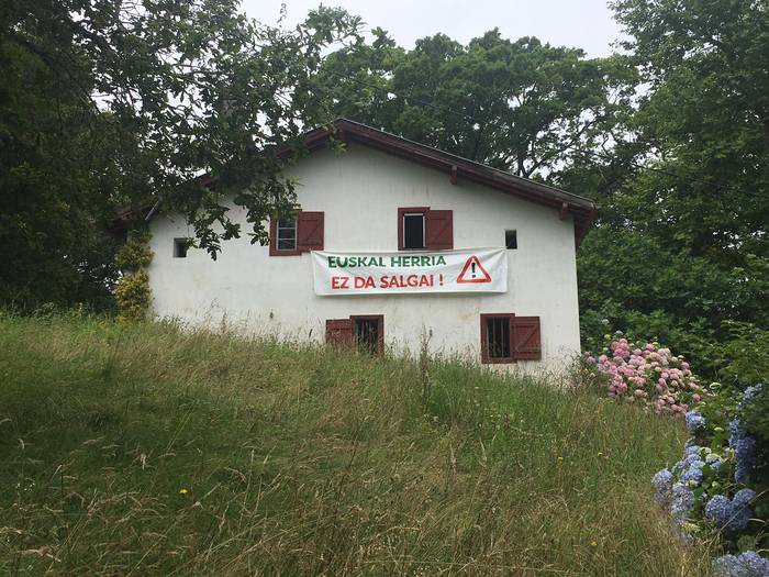 Aperitifa eta Aho Zakil Konekxion taldearen kontzertua izanen dira bihar Senpereko Olha etxaldean